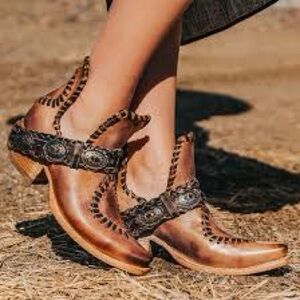 Freebird Whimsical Brown Western Leather Ankle Boots (fits like a 9)